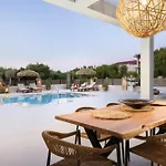 Porta Luxury Residence, By Tk Premium ラガナス