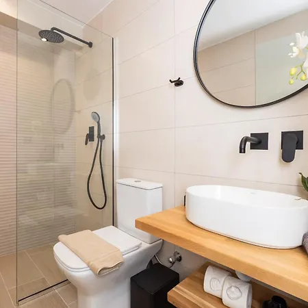 Porta Luxury Residence, By Tk Premium Laganas